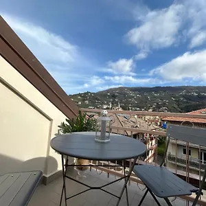 La Casa Sul Tetto , Cogorno Italia